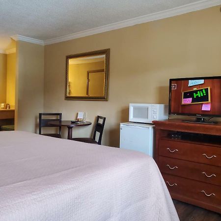 פיג'ן פורג' Colonial House Motel מראה חיצוני תמונה