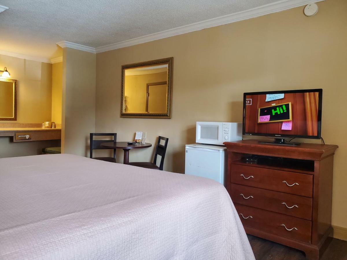פיג'ן פורג' Colonial House Motel מראה חיצוני תמונה