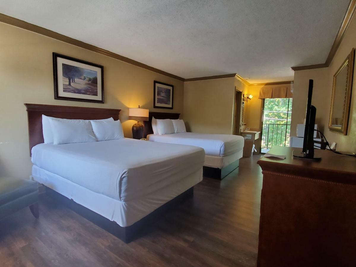 פיג'ן פורג' Colonial House Motel מראה חיצוני תמונה