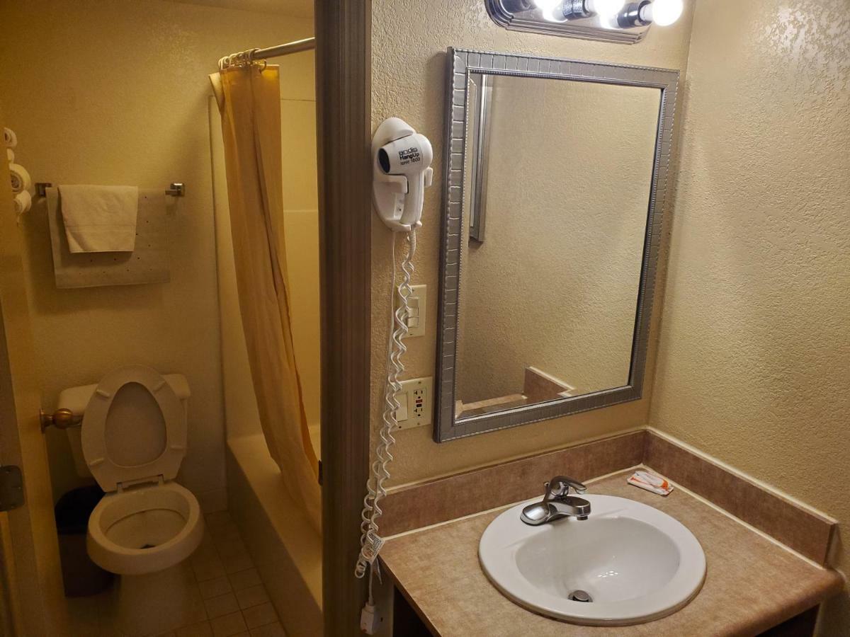 פיג'ן פורג' Colonial House Motel מראה חיצוני תמונה