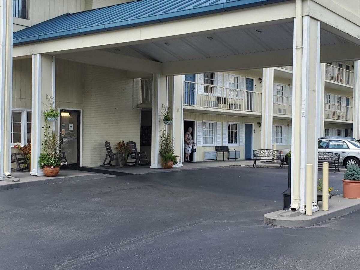 פיג'ן פורג' Colonial House Motel מראה חיצוני תמונה