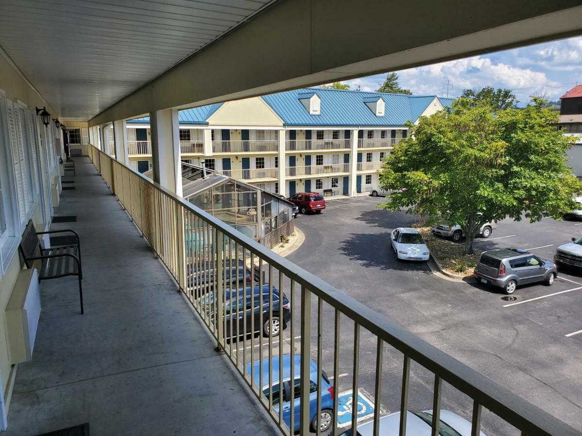 פיג'ן פורג' Colonial House Motel מראה חיצוני תמונה