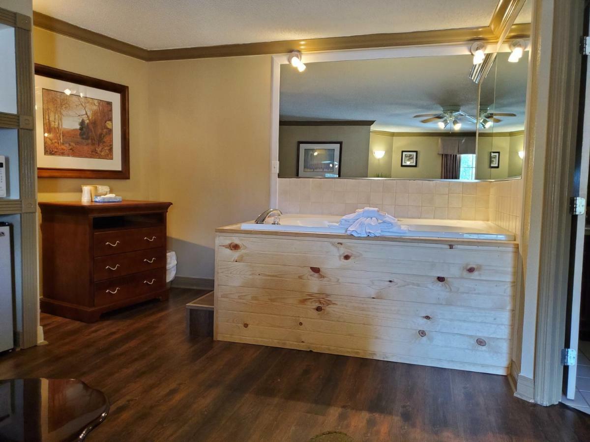 פיג'ן פורג' Colonial House Motel מראה חיצוני תמונה