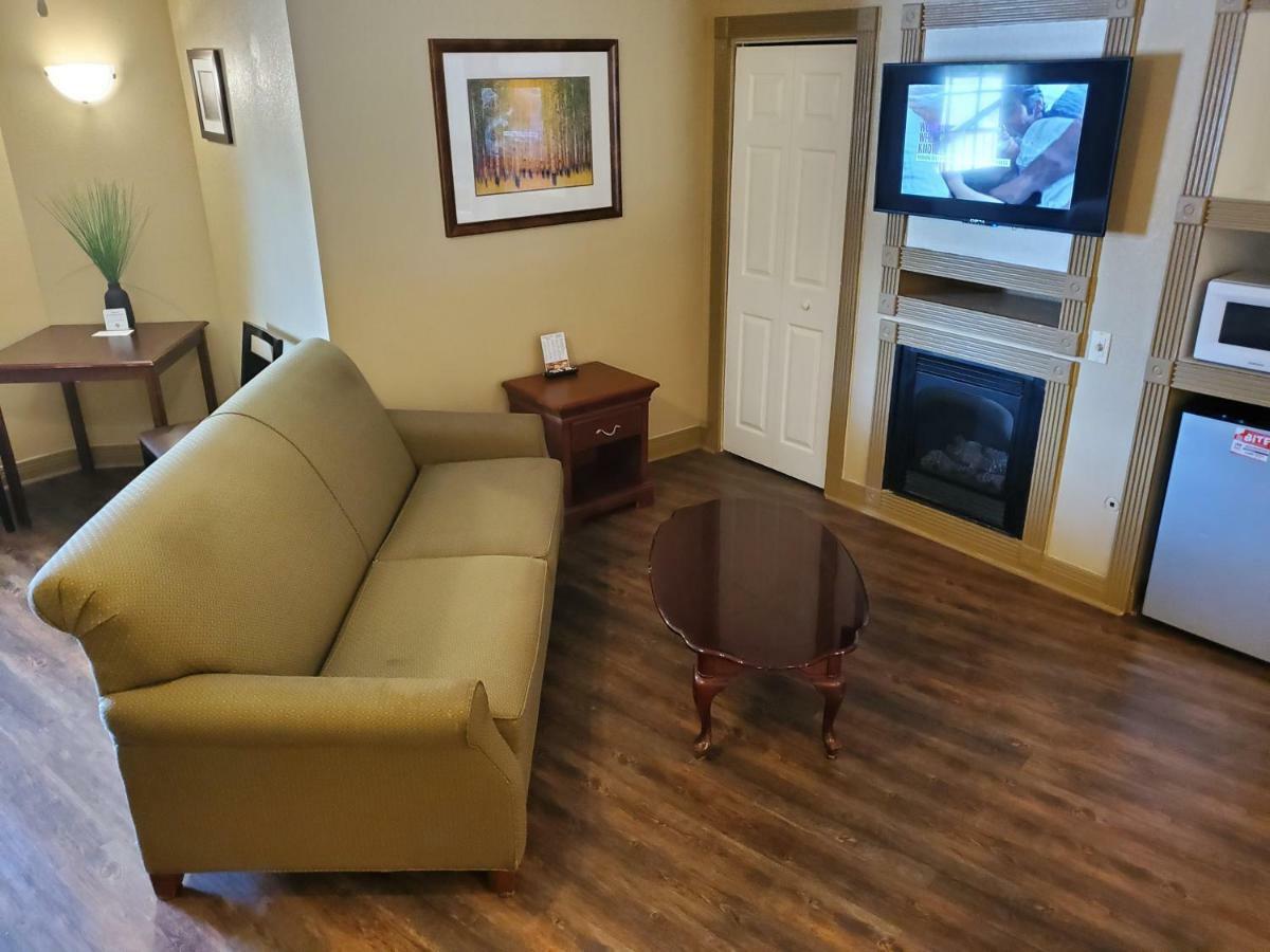 פיג'ן פורג' Colonial House Motel מראה חיצוני תמונה