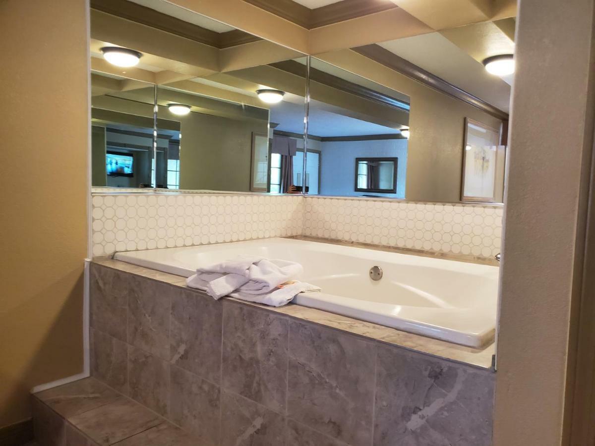 פיג'ן פורג' Colonial House Motel מראה חיצוני תמונה