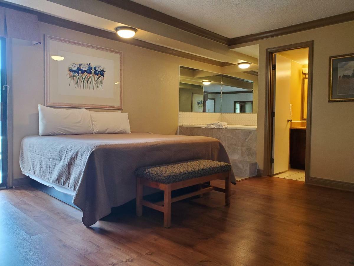 פיג'ן פורג' Colonial House Motel מראה חיצוני תמונה