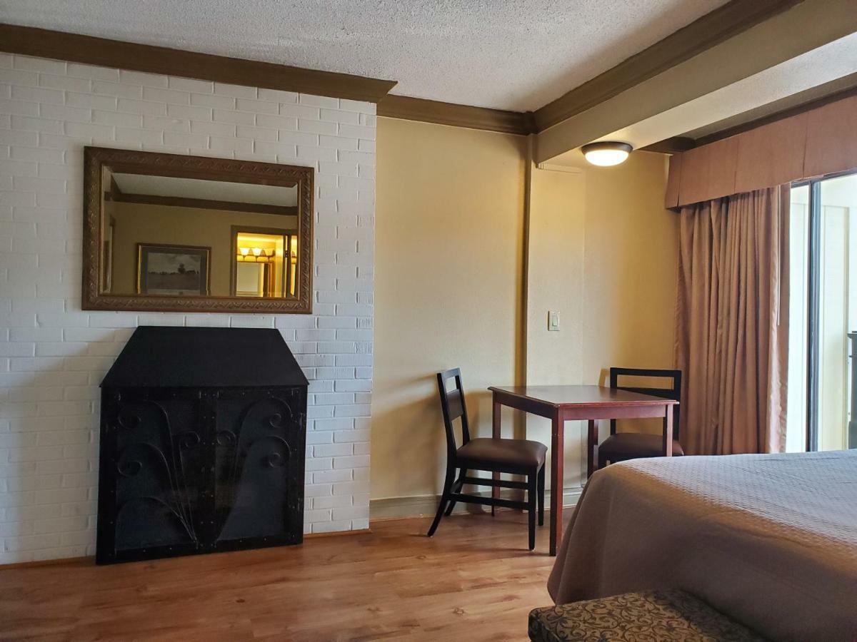 פיג'ן פורג' Colonial House Motel מראה חיצוני תמונה
