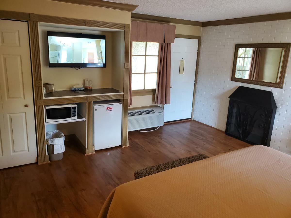 פיג'ן פורג' Colonial House Motel מראה חיצוני תמונה