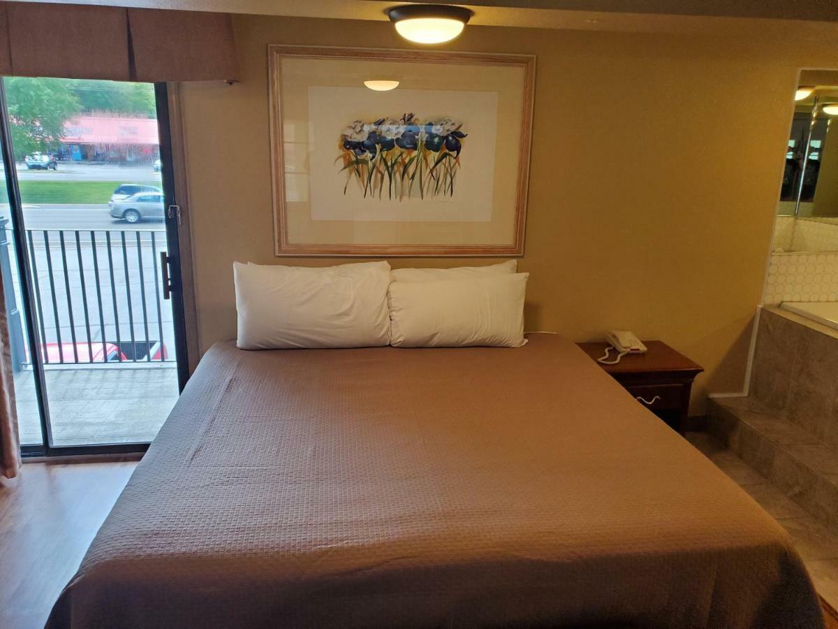 פיג'ן פורג' Colonial House Motel מראה חיצוני תמונה